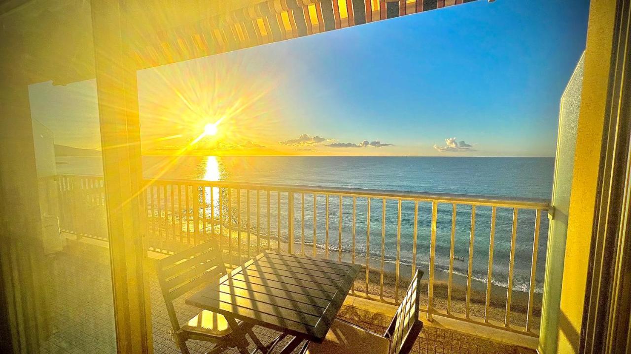 Seaviews By Jenni Menton, La Suite, Superbe Front De Mer, Top Emplacement Avec Terrasse Et Parking! 外观 照片